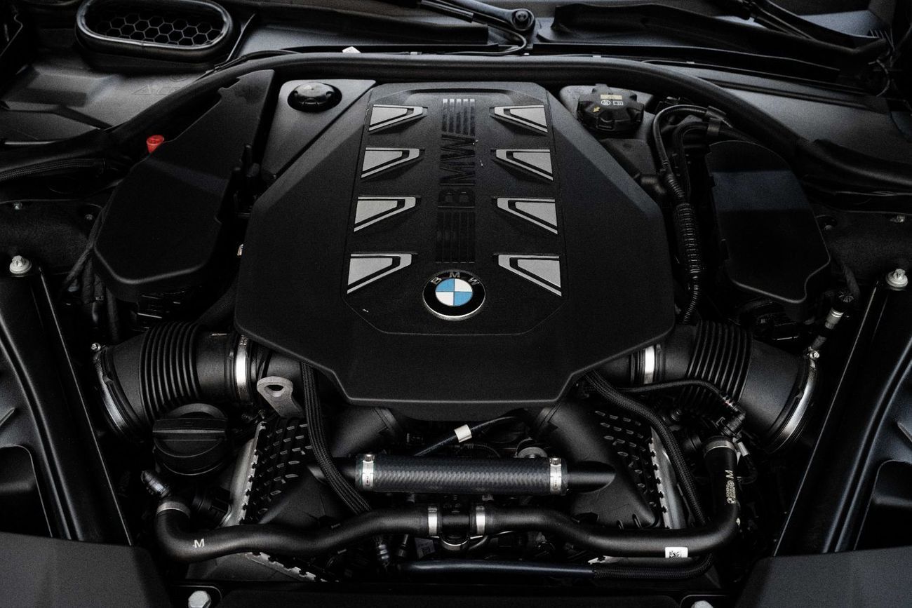 BMW 760Li 760i M-SPORT | 7,833 P.M | 0% Downpayment | WARRANTY / SERVICE!