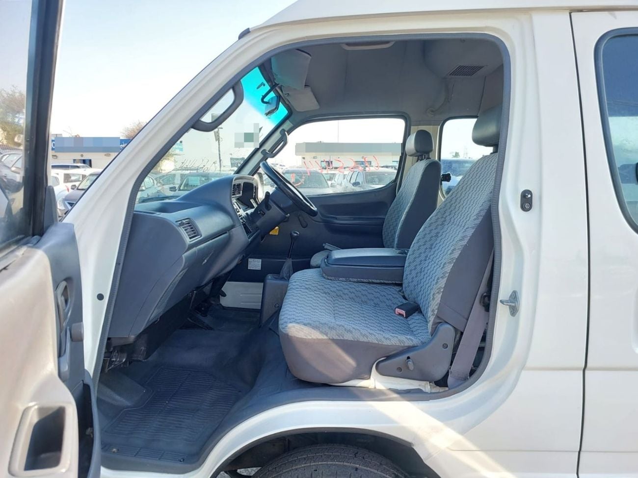 تويوتا هاياس TOYOTA HIACE VAN RHD 2004 MODEL 2.4 L PETROL MANUAL(PM13814)