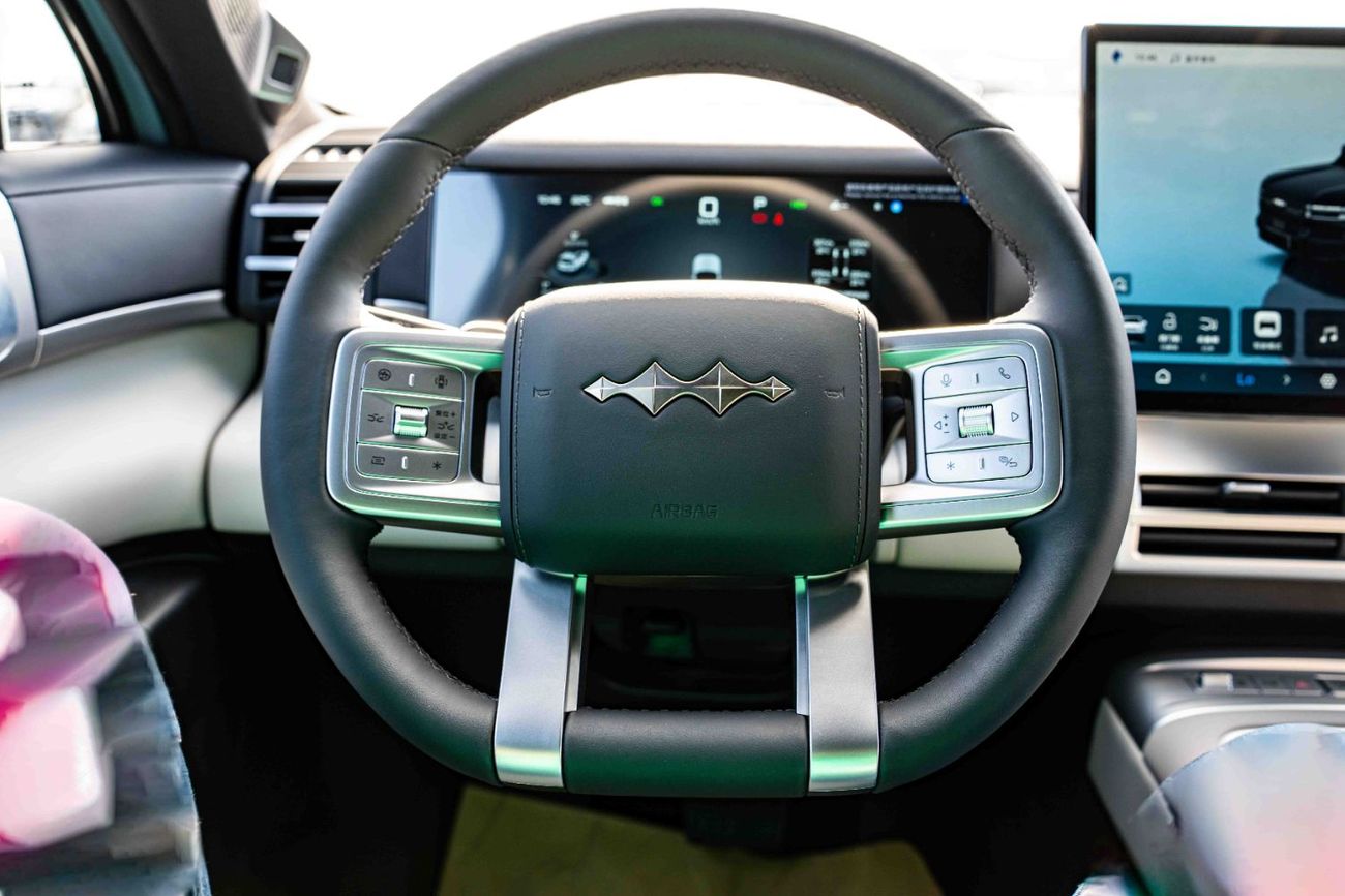 بي واي دي ليوبارد تيتانيوم 7 BYD LEOPARD 7 - Model 2025 - 1.5L turbo hybrid - And electric - Silver color outside - White color i