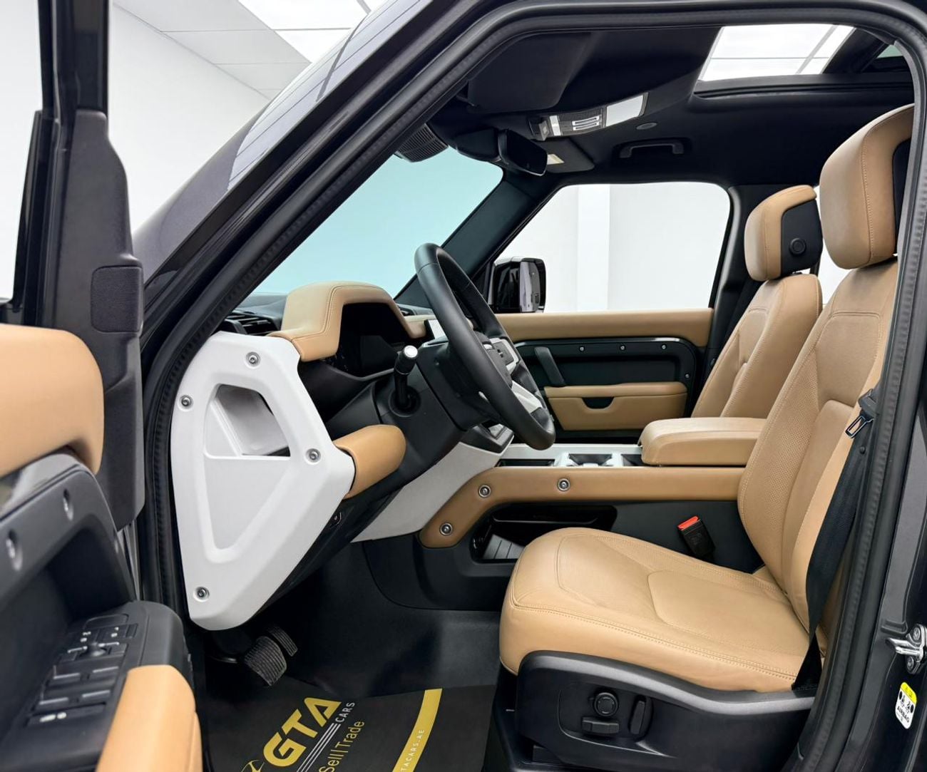 لاند روفر ديفندر P400 110 X-Dynamic SE 3.0L (5 Seater)