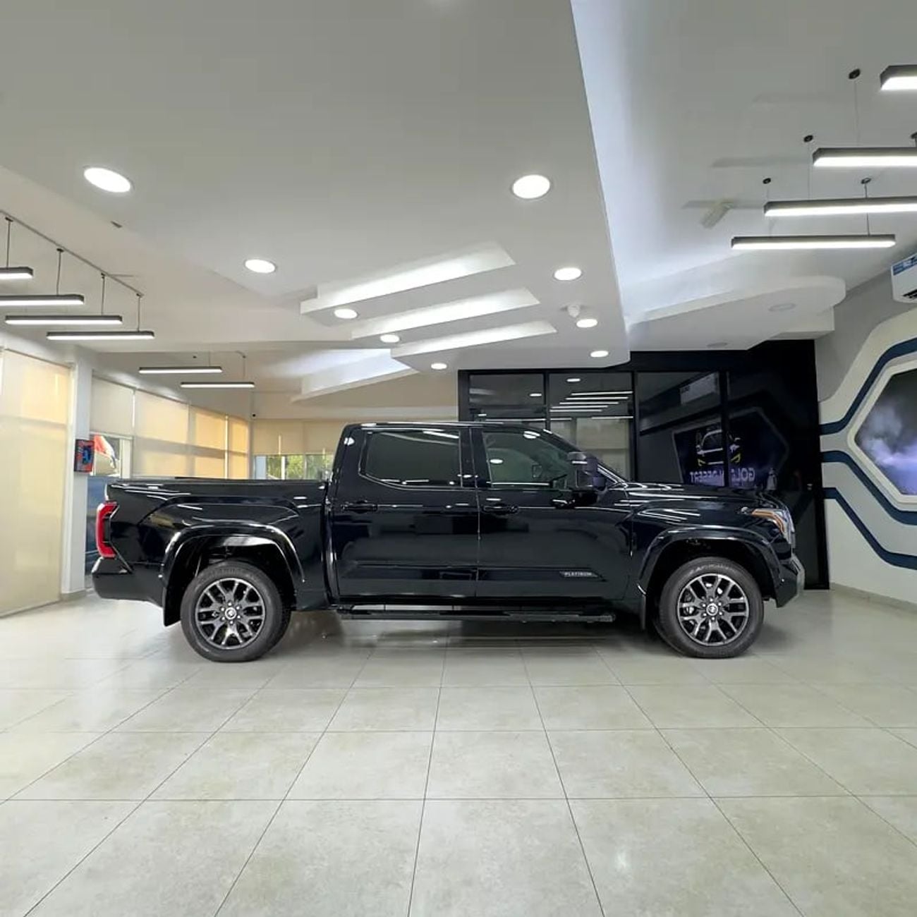 تويوتا تاندرا Crewmax Platinum 5.7L Platinum