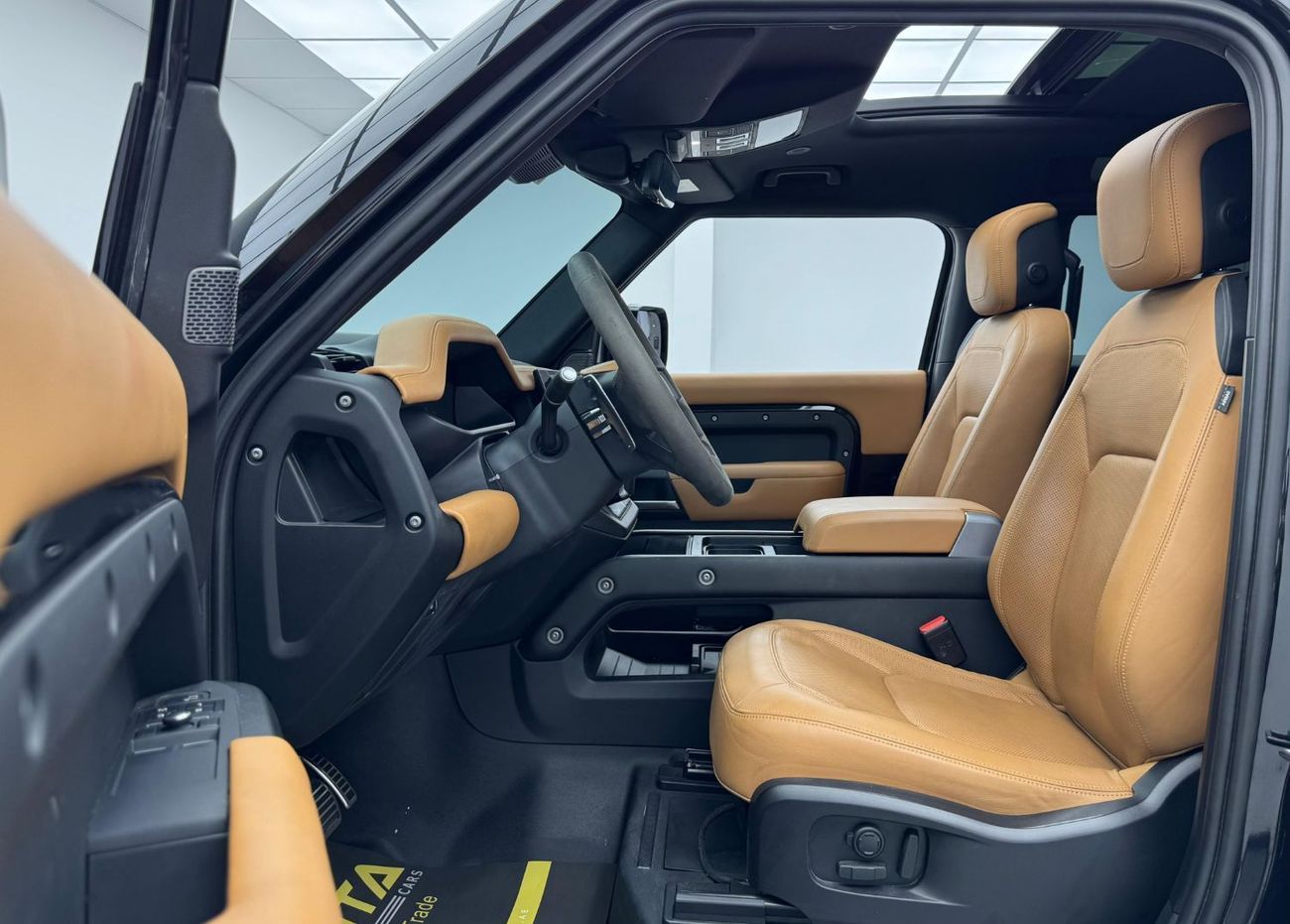 Land Rover Defender 2023 Land Rover Defender 90 V8,Aug/2027 Agency Warranty, Full Agency Service History, GCC