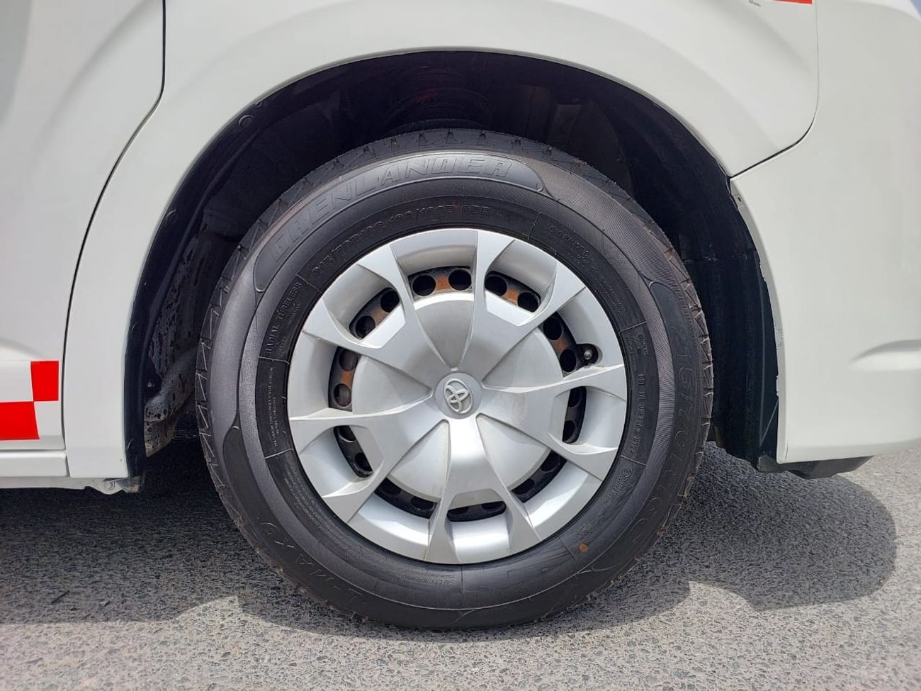 تويوتا هاياس TOYOTA HIACE VAN AMBULANCE RHD 2021 MODEL 2.8 L DIESEL AUTOMATIC(PM10424)