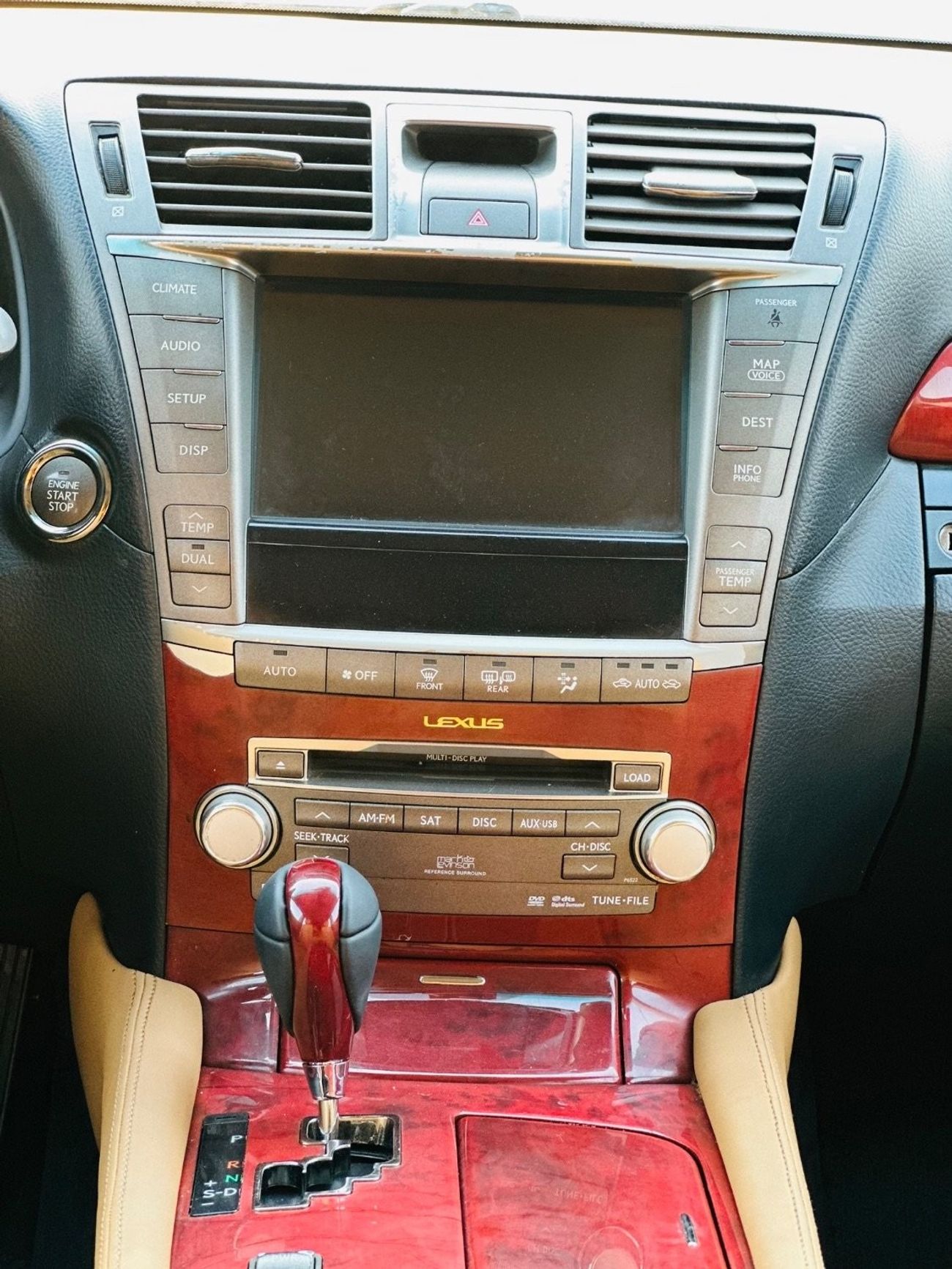 لكزس LS 460 موديل 2011 حاله ممتازه من الداخل والخارج فل مواصفات فتحهوتحكم كهربي كامل