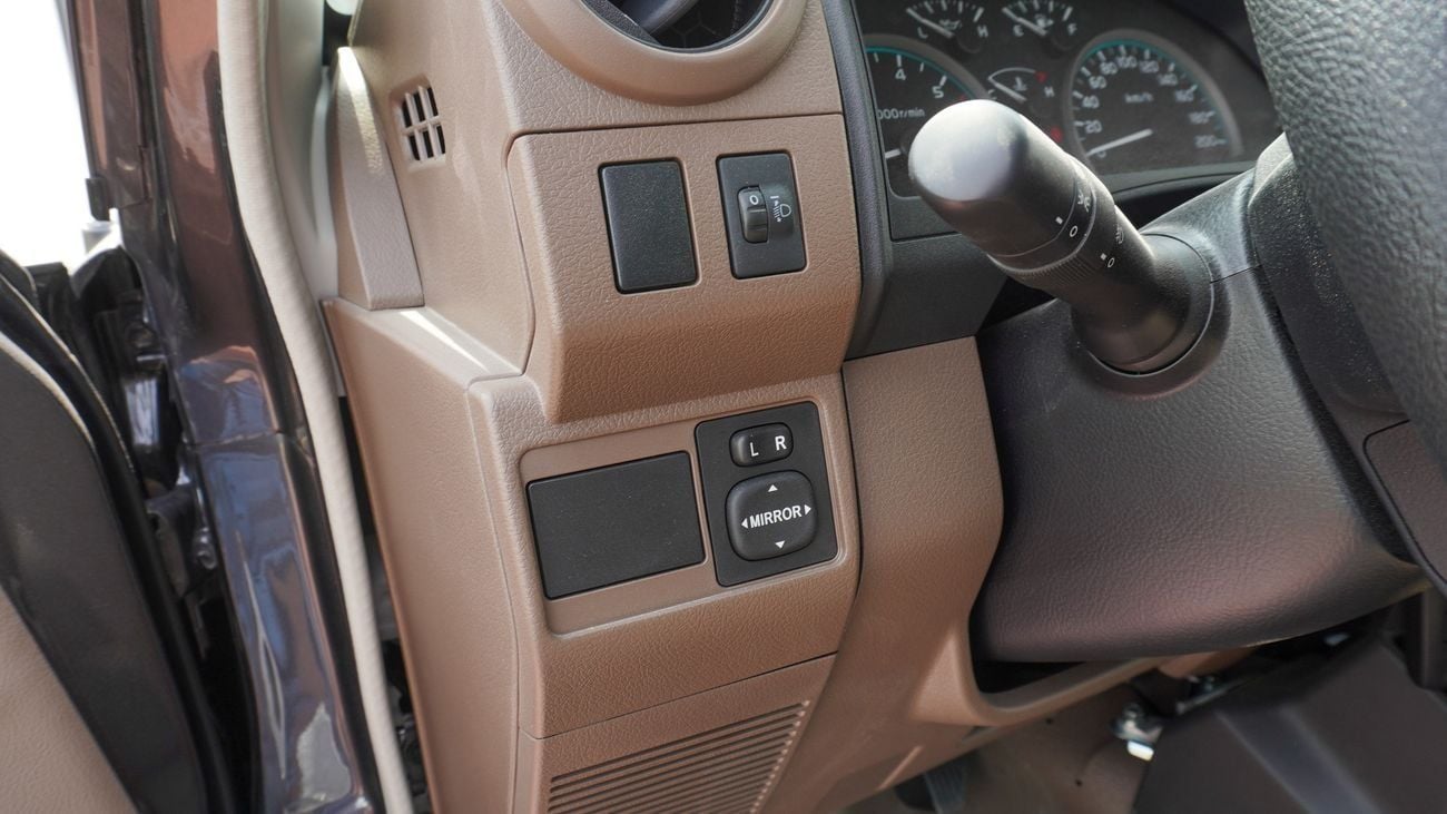 تويوتا لاند كروزر بيك آب  4.0L V6 Double Cabin A/T