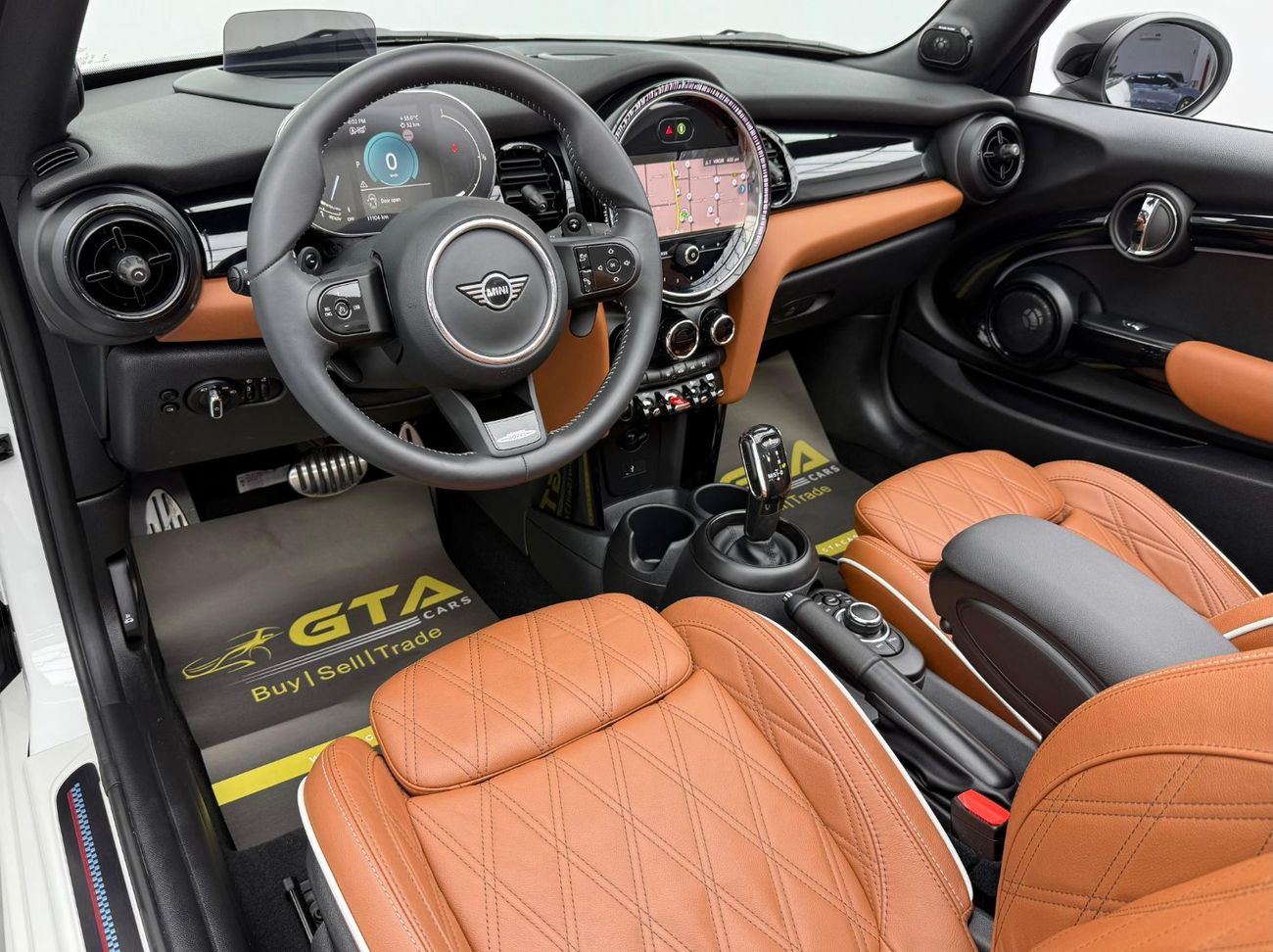 ميني كوبر إس 2024 Mini Cooper S JCW Kit, 2027 Mini Warranty + Service Pack, Excellent Condition, GCC