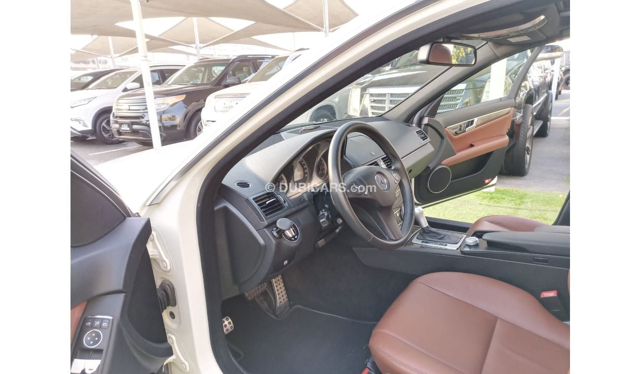 مرسيدس بنز C 300 خليجى موديل 2010 بانوراما جلد مثبت سرعة تحكم رنجات حساسات جناح بحالة ممتازة