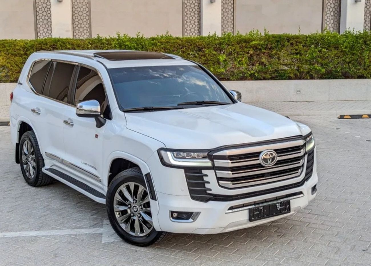 Toyota Land Cruiser 2015 FACELIFTED 2025 WITH INTERIOR AND EXTERIOR V8 FULL OPTION IN EXCELLENT CONDITION