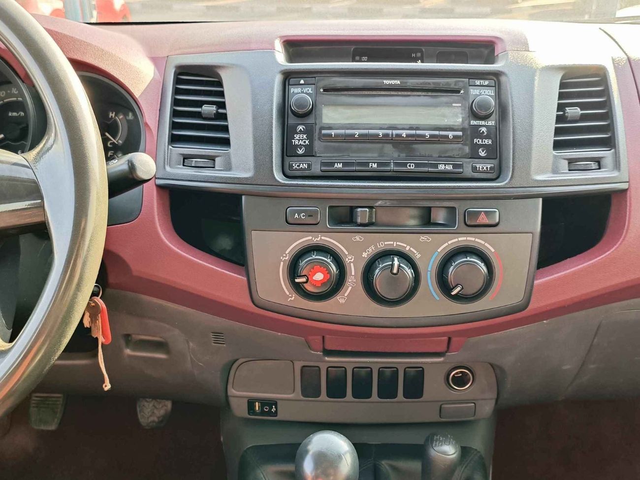 Toyota Hilux // HILUX // DIESEL // MANUAL // 4X4 (LOT # 45619)