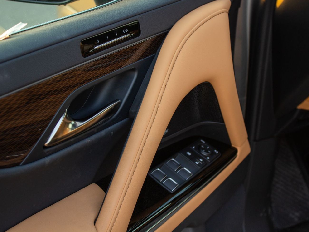 Lexus LX 600 EXPORT ONLY - Turbo Sport 3.5L Twin-Turbocharged