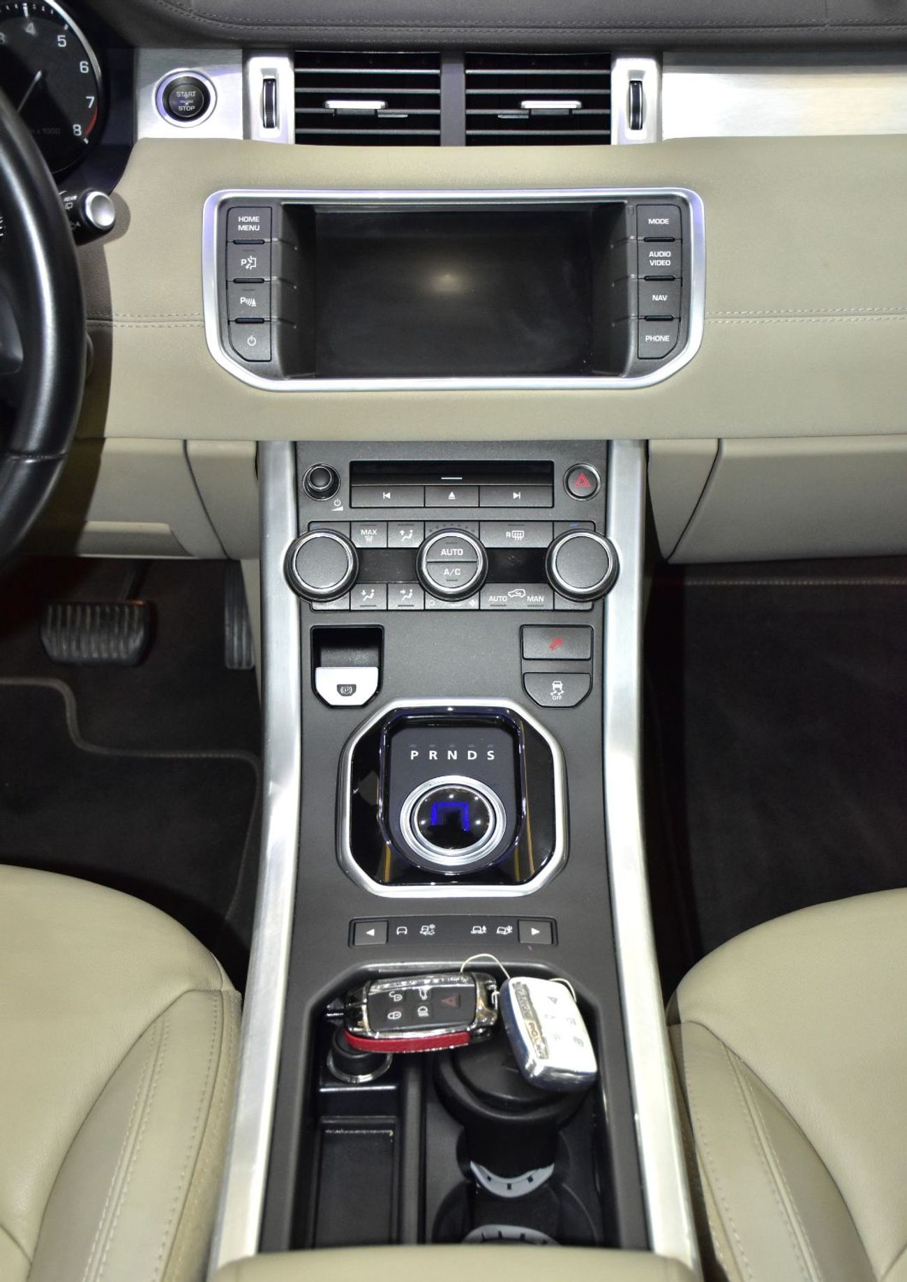 لاند روفر رانج روفر إيفوك EXCELLENT DEAL for our Land Rover Range Rover Evoque ( 2015 Model ) in White Color GCC Specs