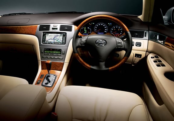 Toyota Windom interior - Cockpit