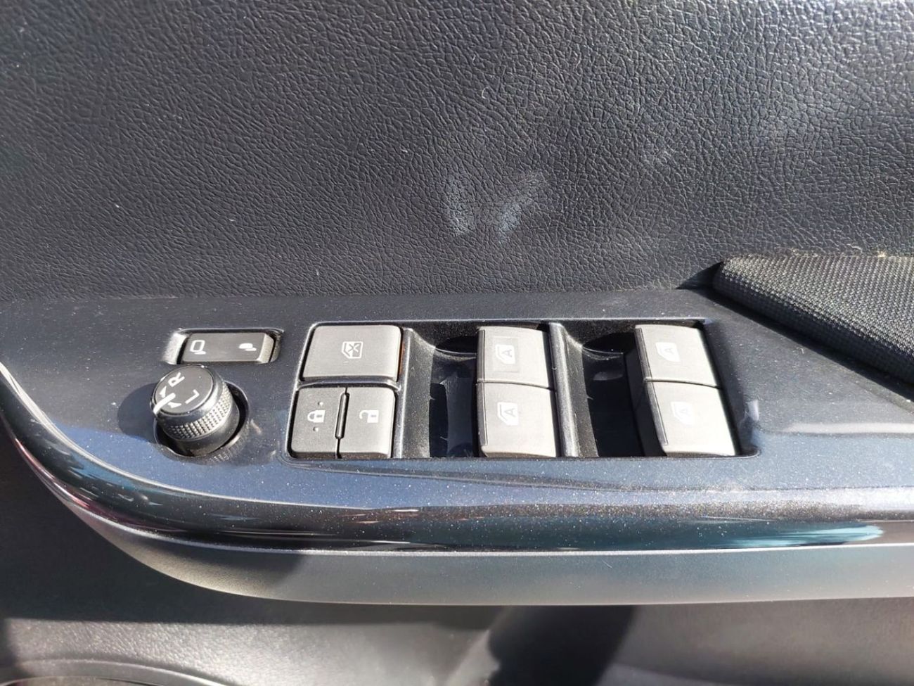 Toyota Hilux TOYOTA HILUX SR5 PICK UP RHD 2024 MODEL 2.8L DIESEL AUTOMATIC(PM21263)