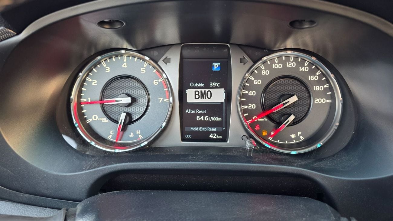 Toyota Hilux 2026 TOYOTA GR 4.0L GASOLINE (OMAN SPECS) WHITE