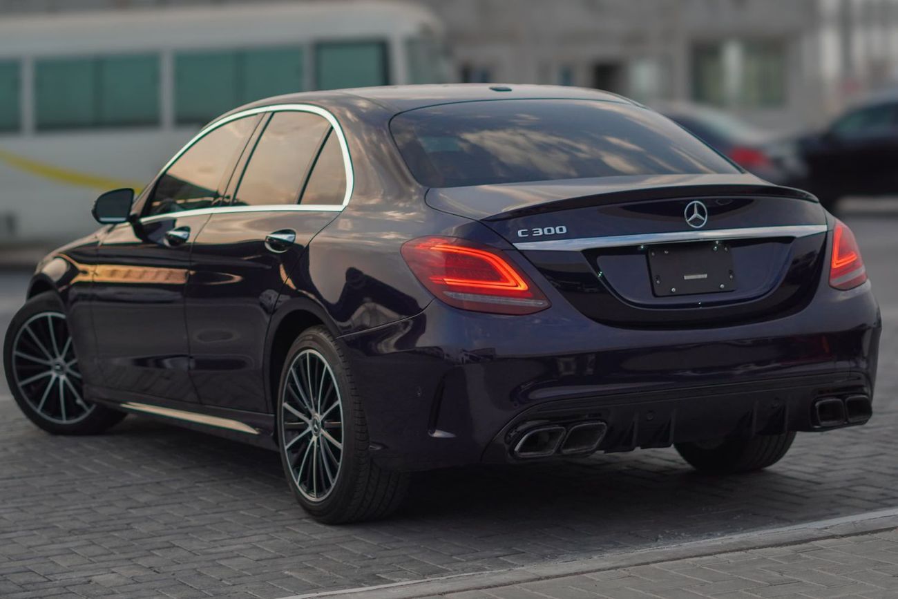 Mercedes-Benz C 300 Std 2.0L (258 HP)