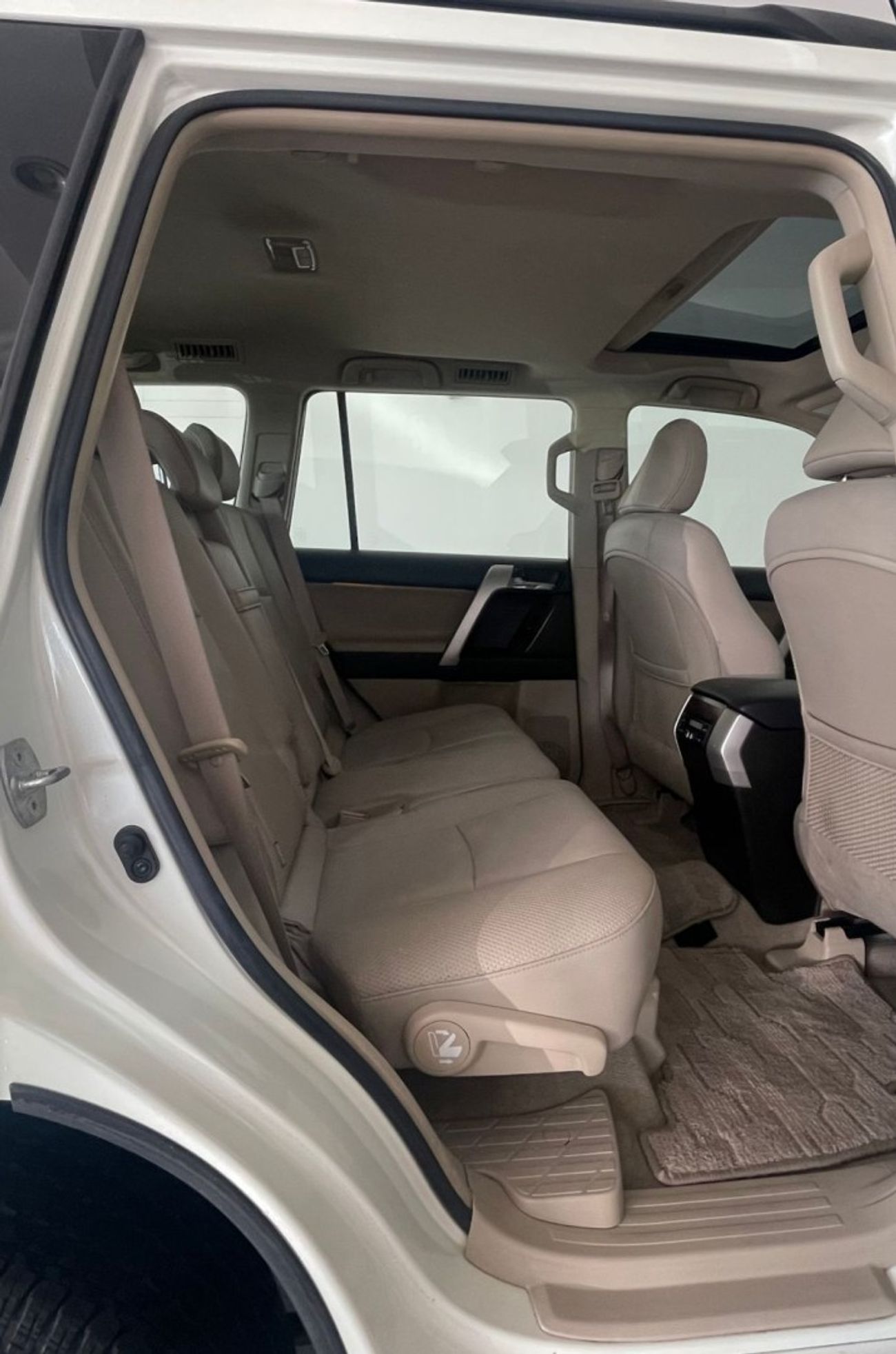 تويوتا برادو 4.0L-VXL-6 CYL SUNROOF -LEATHER SEATES GOOD CONDITIONS