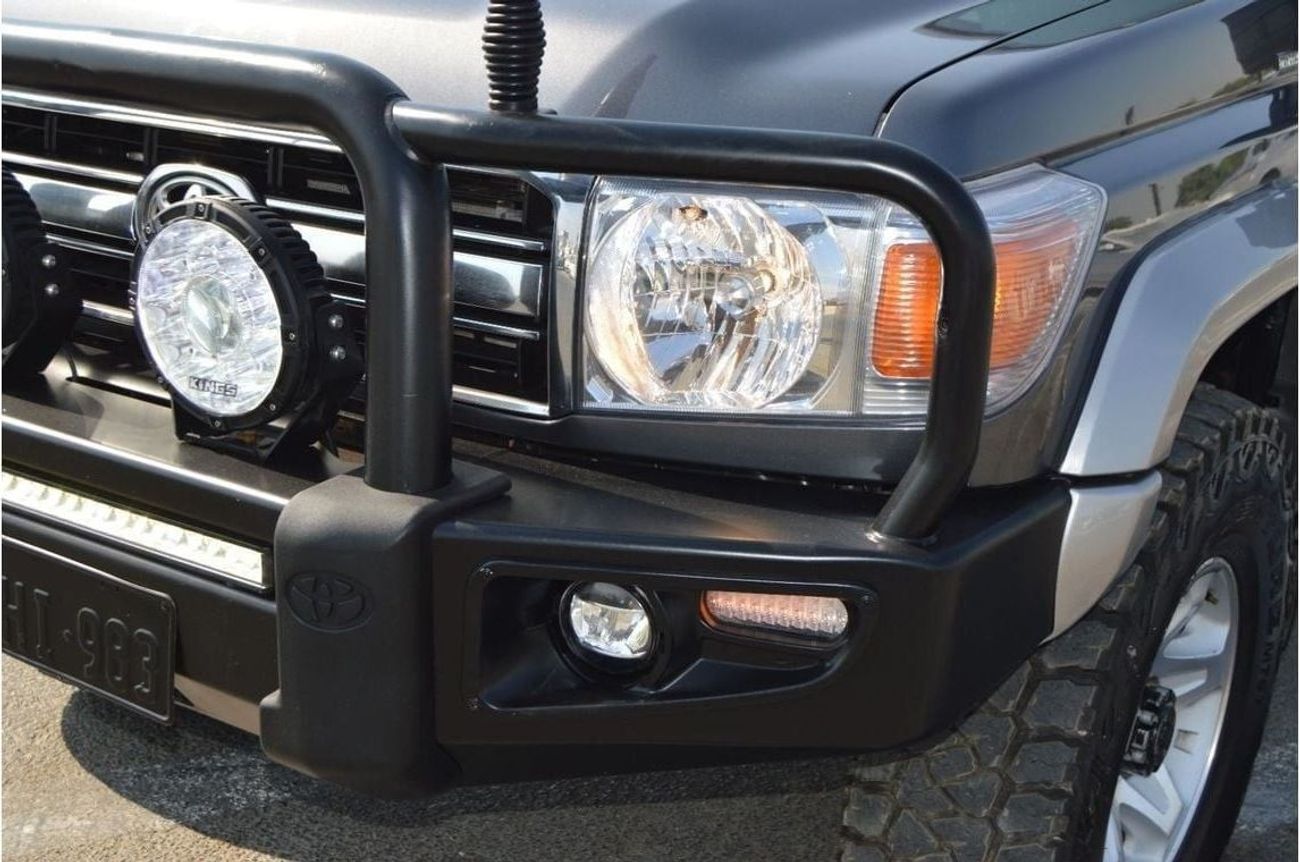 تويوتا لاند كروزر بيك آب Single cabin