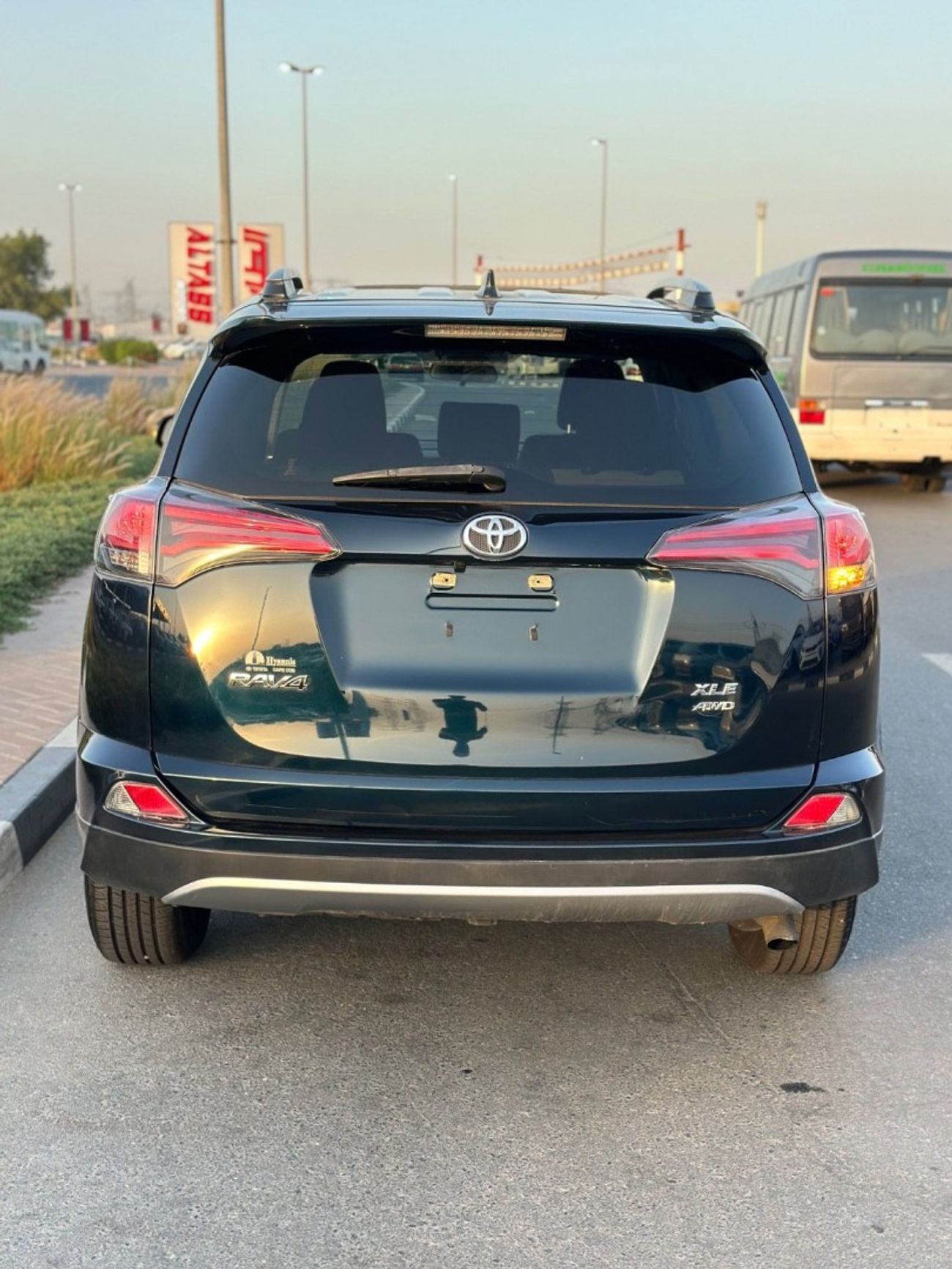 Toyota RAV4 XLE 4WD sunroof  full Option