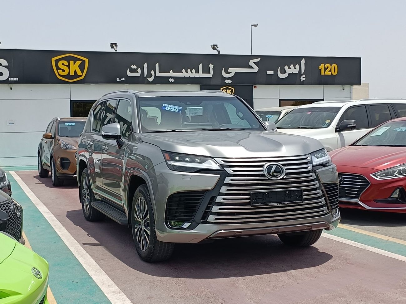 لكزس LX 600 PRESTIGE EURO 4 / V6 / 3.5L / SUNROOF / FULL OPT AND MUCH MORE (CODE # 67842)