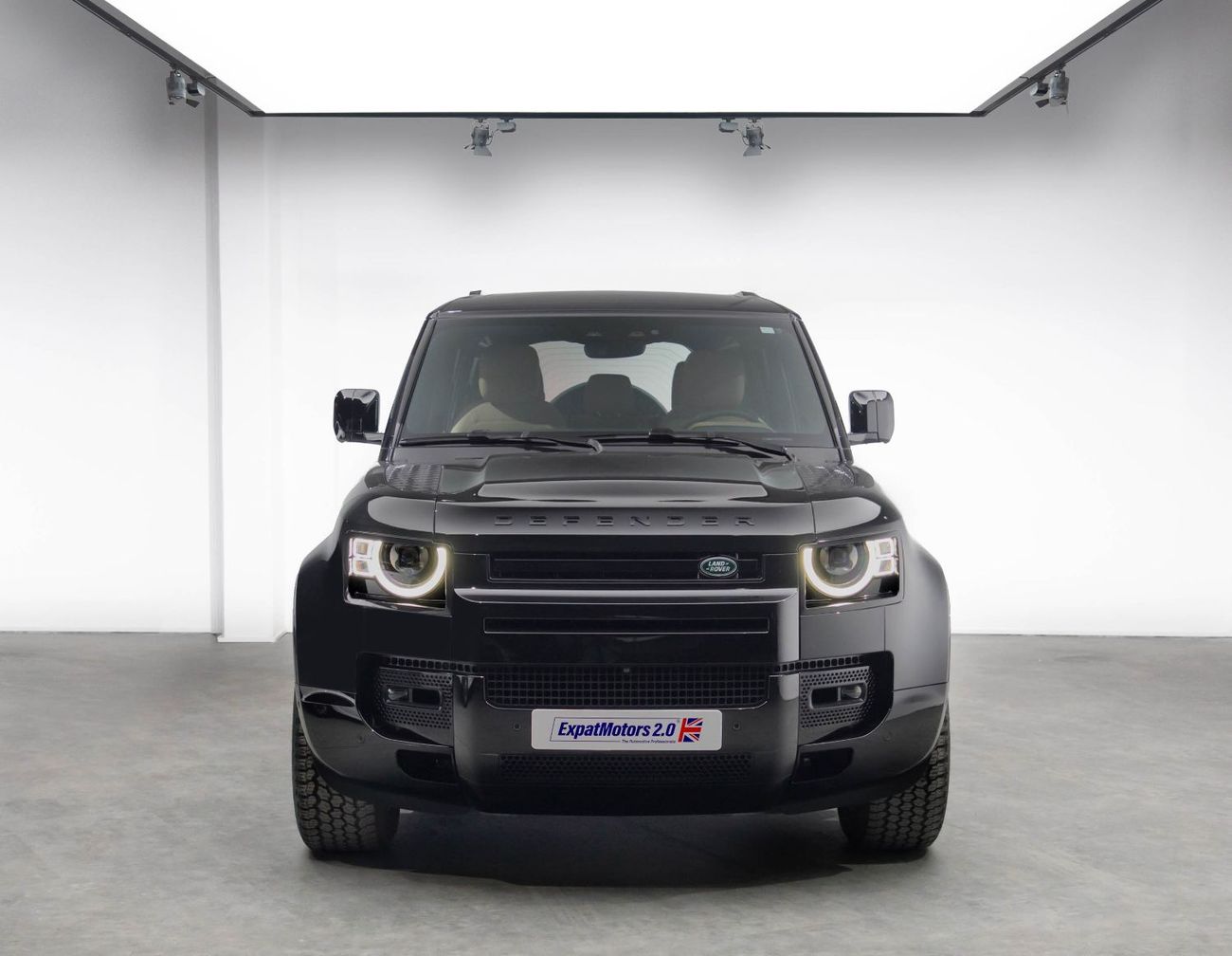 Land Rover Defender P300 90 X-Dynamic SE 2.0L (5 Seater)