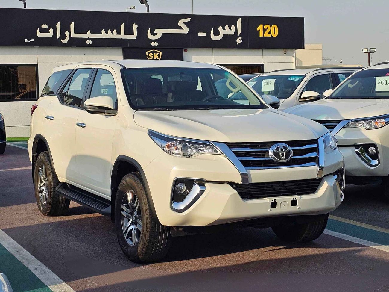 تويوتا فورتونر EXR V4/ 4WD/ DVD REAR CAMERA/ LEATHER SEATS/ LOT# 96570