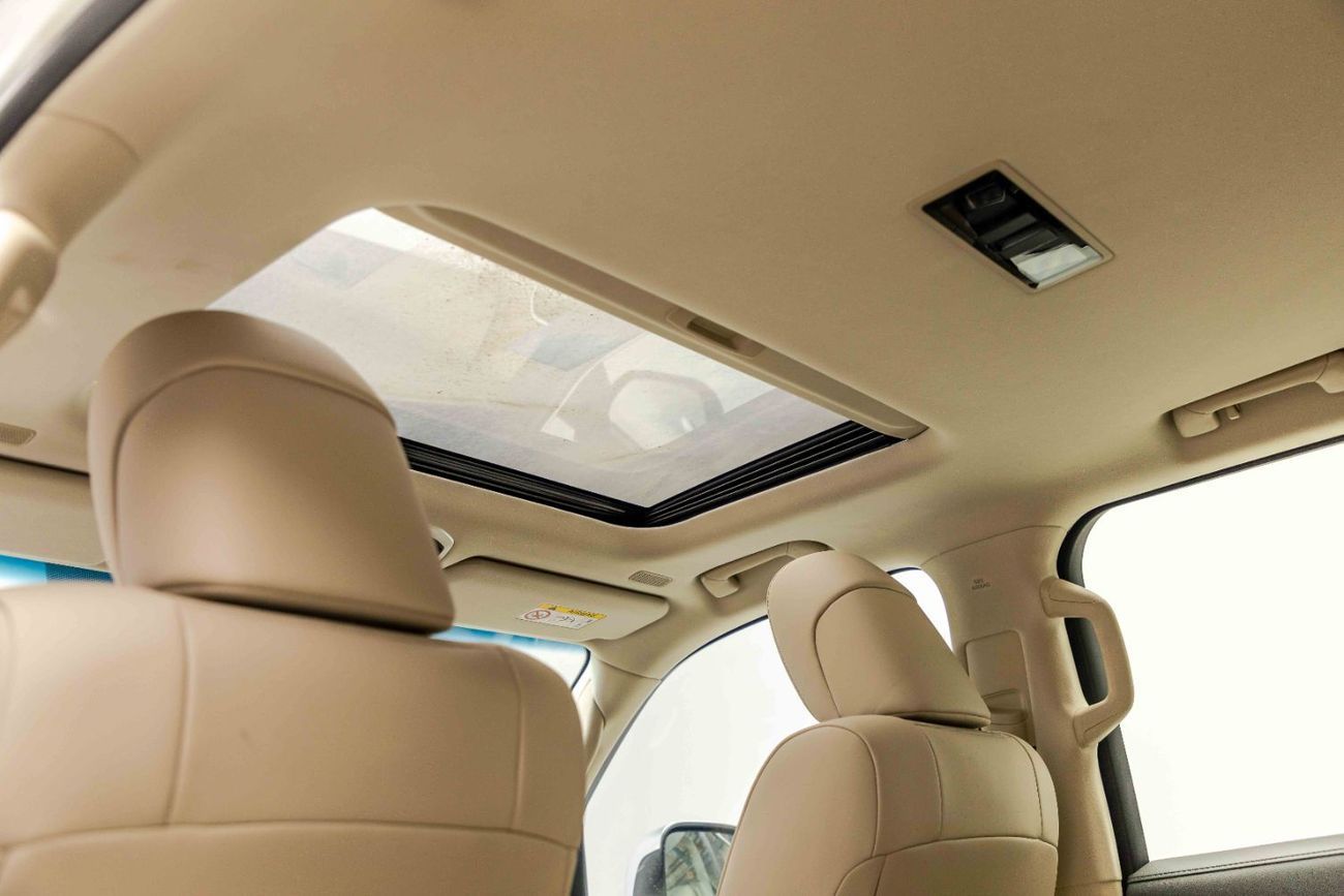 تويوتا لاند كروزر VX HI 3.5L - White Pearl Inside Beige | Export Only