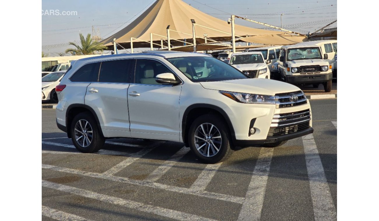 Toyota Highlander 2017 model XLE 4x4 , sunroof and 7 seater