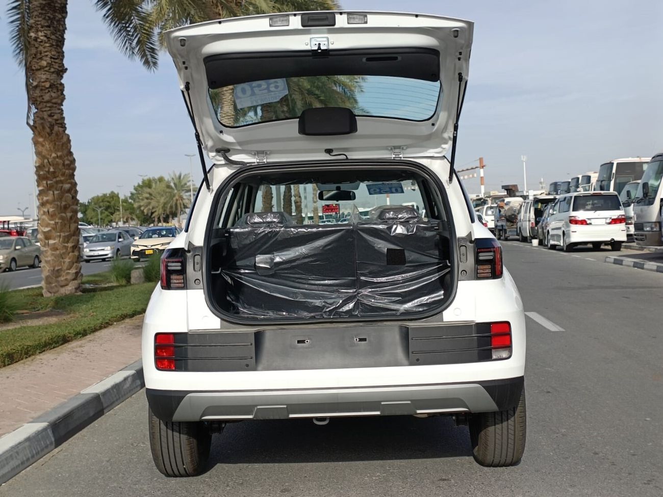 Hyundai Venue QXI Premier Plus Turbo, 1.0L V4, Alloy Wheels,  Sunroof (CODE # VEN10AF)