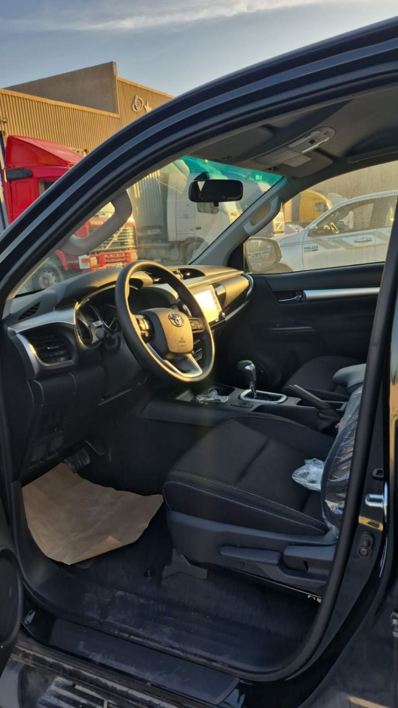 تويوتا هيلوكس TOYOTA HILUX 2.4L DIESEL GLX 4X4 FULL OPTION MY 2025