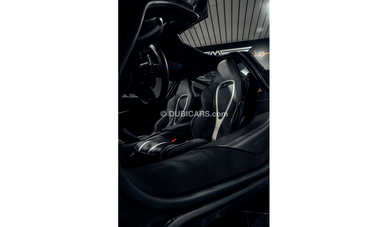 McLaren 720S Std MSO PERFORMENCE PACKAGE , FULL OPTION , CARBON FIBER , GCC , SPCIAL COLOUR