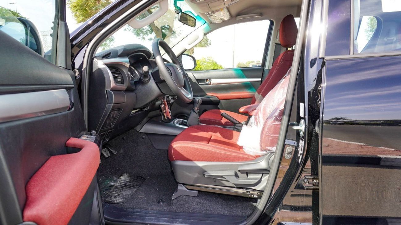 تويوتا هيلوكس ECTAGR004 – 2025 Toyota Hilux Double Cab 2.7L Petrol Manual 4wd – Black w Red