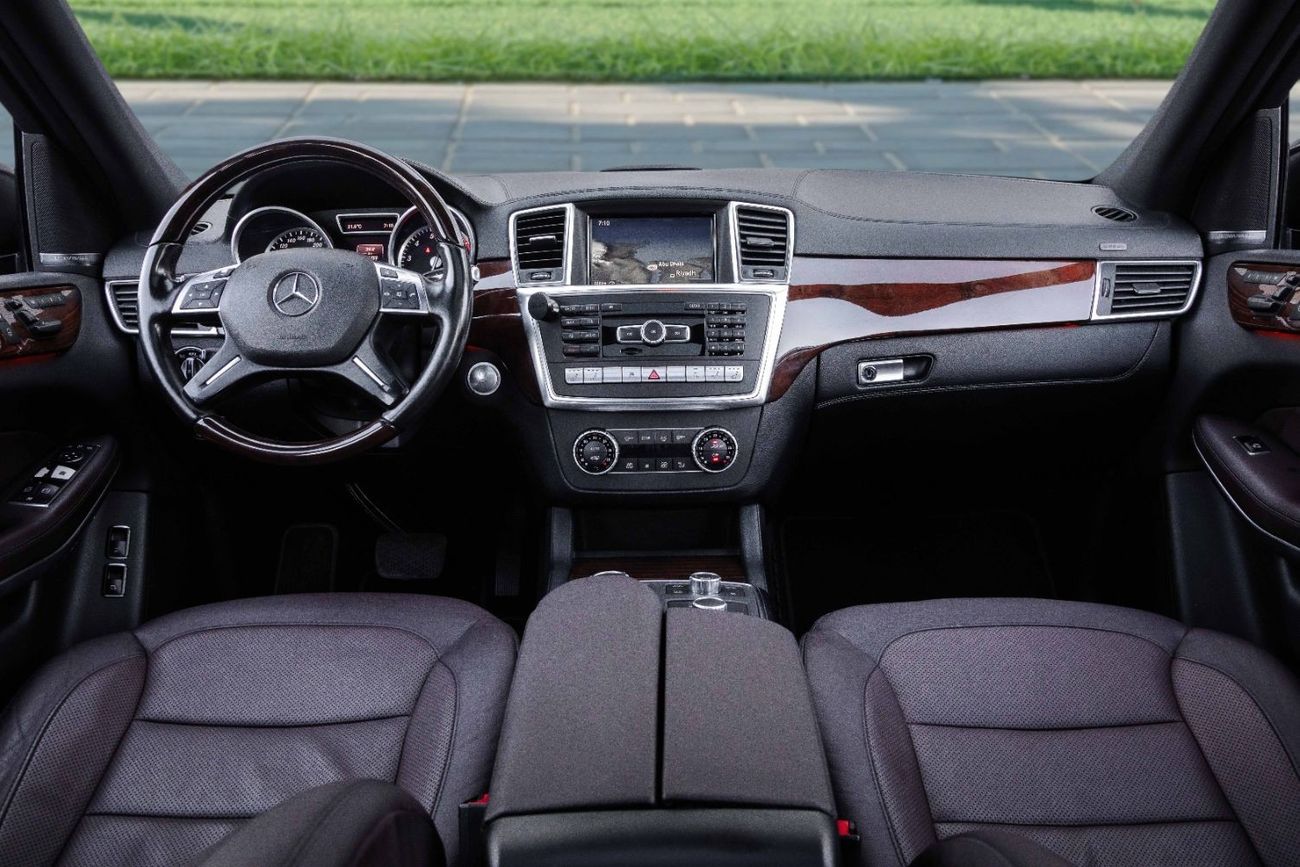 Mercedes-Benz GL 500 Std 500 AMG | 3,069 P.M (3 Years)⁣ | 0% Downpayment | Under Warranty!