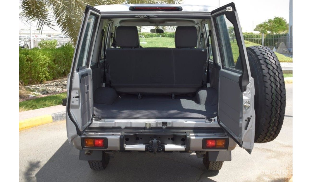 Toyota Land Cruiser 76 4.0L WITH SNORKEL