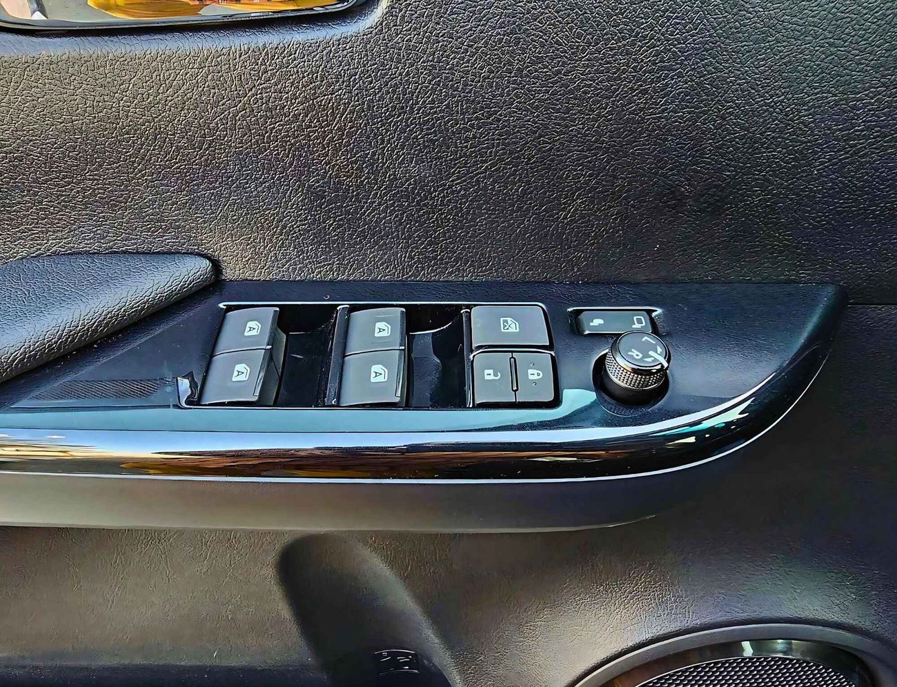 Toyota Hilux GR-S / V4 / 2.8L DIESEL / A/T / DVD / 360” Camera/ Roll Bar ( CODE # HDGR28AF)