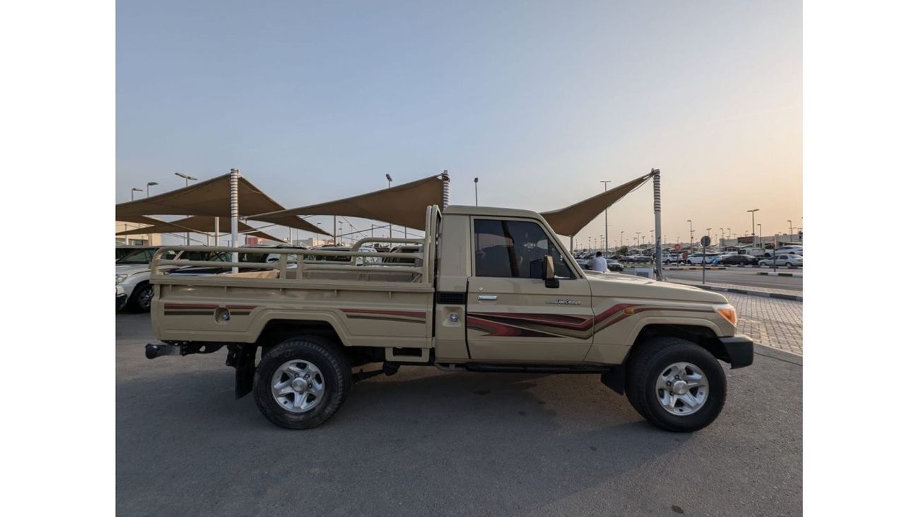 تويوتا لاند كروزر بيك آب 2016 Toyota Land Cruiser Pick Up Std (J70), 2dr Single Cab Utility, 4L 6cyl Petrol, Manual, Four Whe