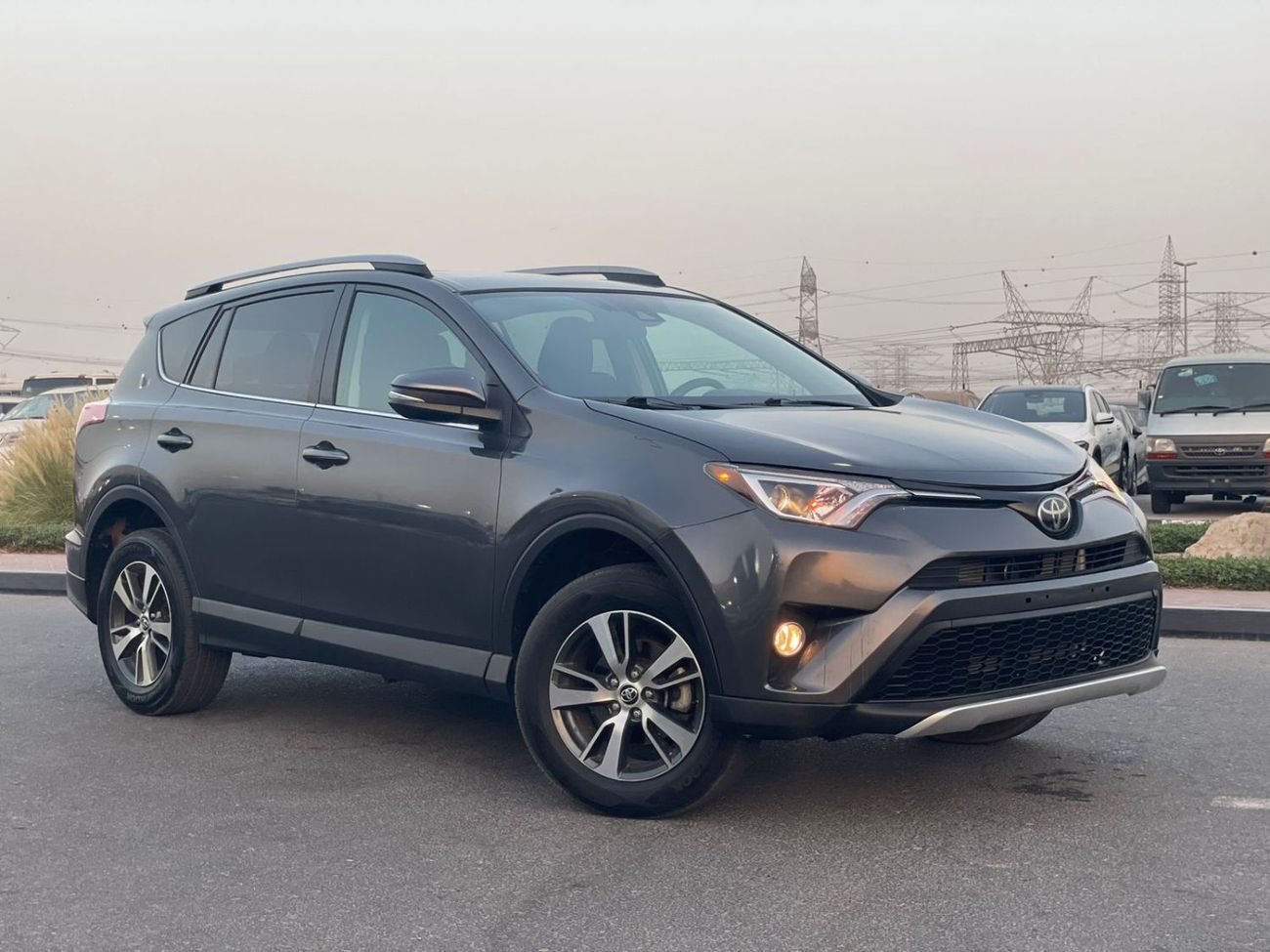 Toyota RAV4 2017 Toyota Rav4 XLE 2.5L V4 Full Option - 4x4 AWD - Sunroof