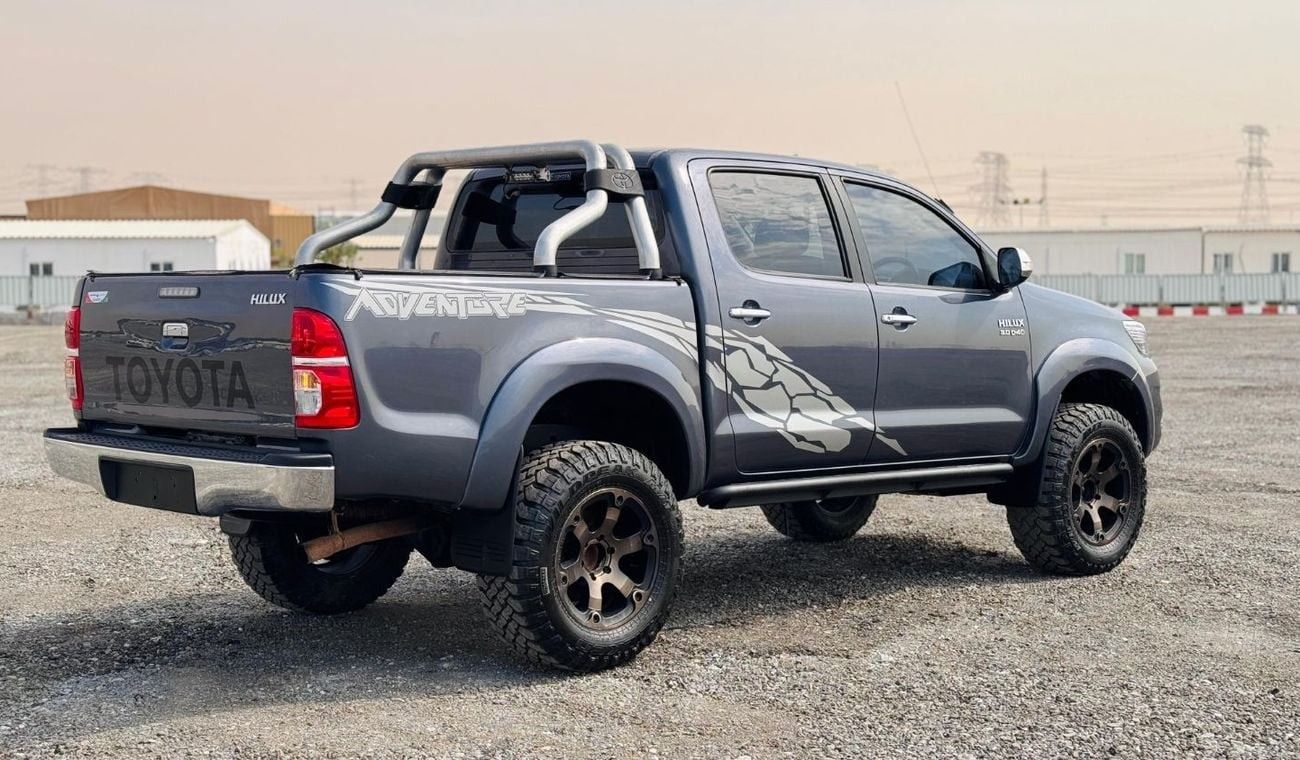 تويوتا هيلوكس 3.0L Diesel MT | OFF Road Tyres | ALLOY RIMS | ROLL BAR | GOOD CONDITION