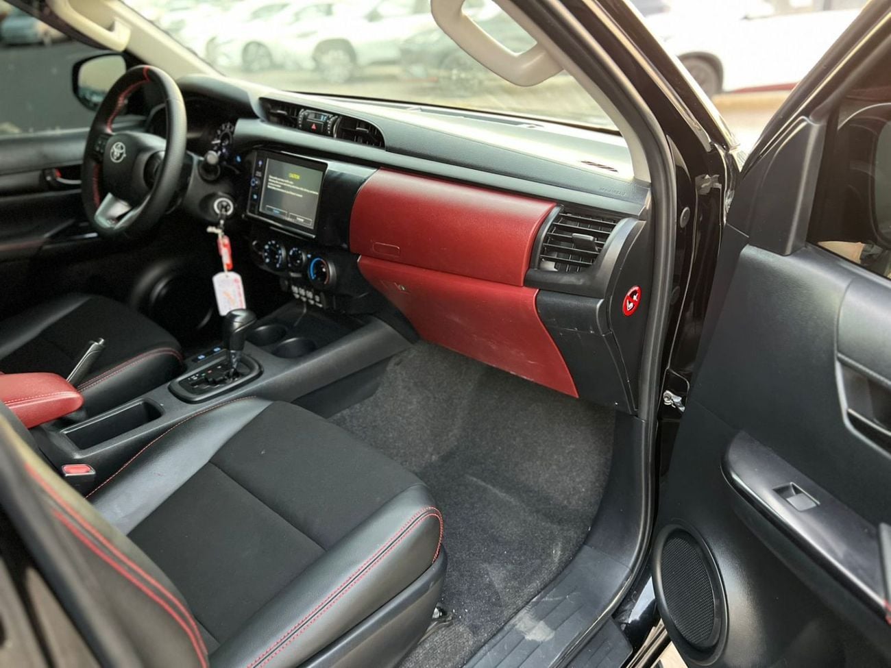 Toyota Hilux SGLX 2021 Toyota Hilux Black Edition - Trunk Cover - 2.7L V4 - GCC - AWD 4x4 - Rear Camera - Le