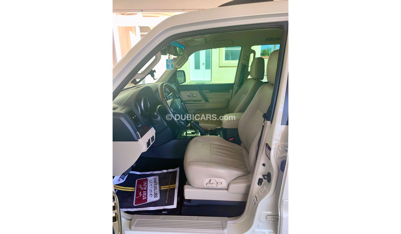 Mitsubishi Pajero 3.8 V6 GLS H/L (Gold Package)