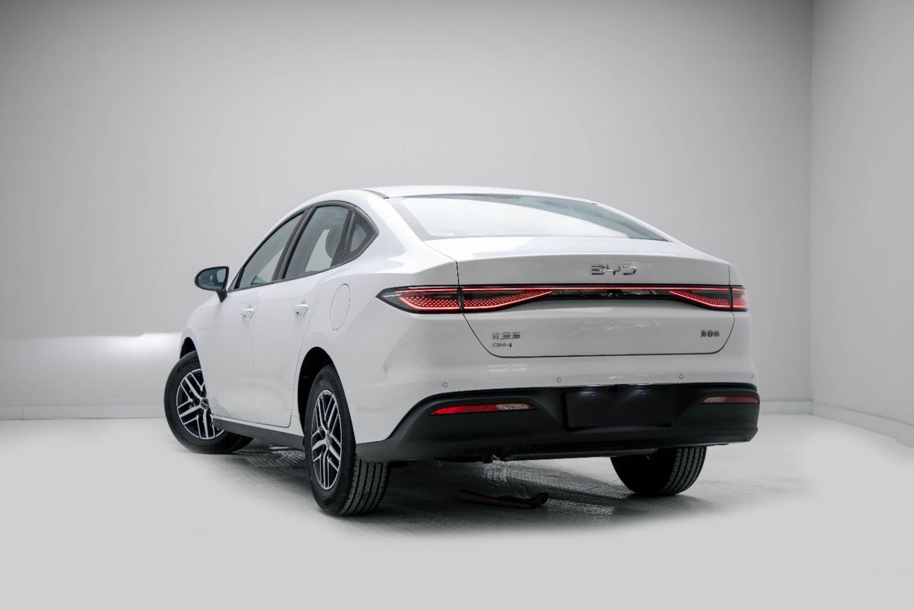 BYD Seal 05 DM-i ID Luxury 1.5L- White Inside Grey | Export Only