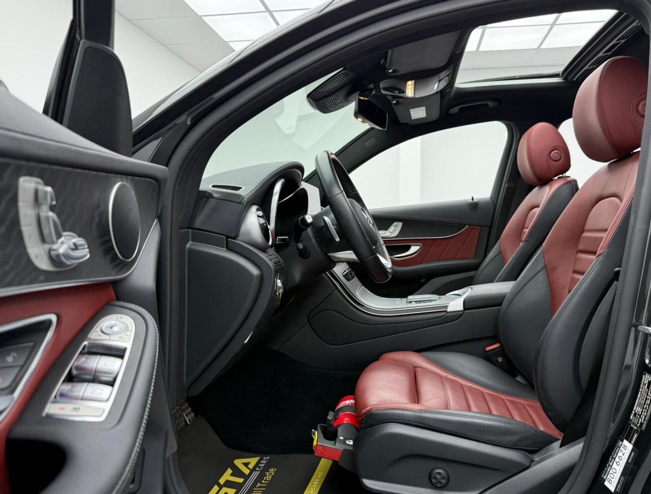 مرسيدس بنز GLC 200 4Matic 2023 Mercedes Benz GLC200 AMG 4MATIC Coupe, 5 Years MB Warranty + Service Pack, Low Km, GCC