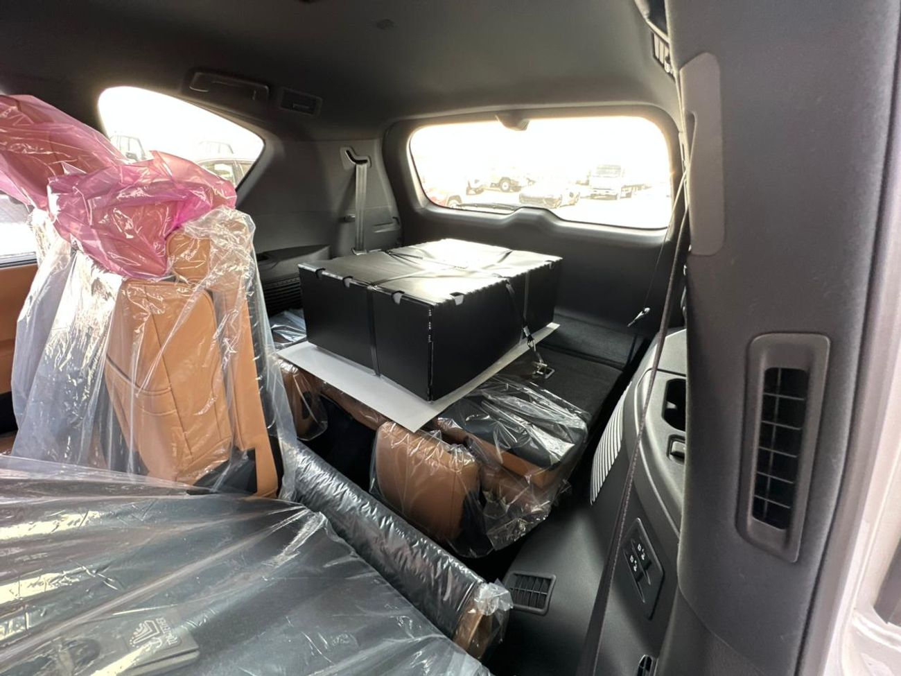 لكزس LX 700h Signature