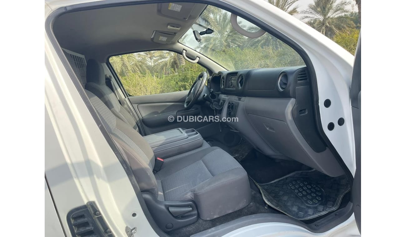 Nissan Urvan Panel Van Std NISSAN urvan 2018 GCC delvry van accident free