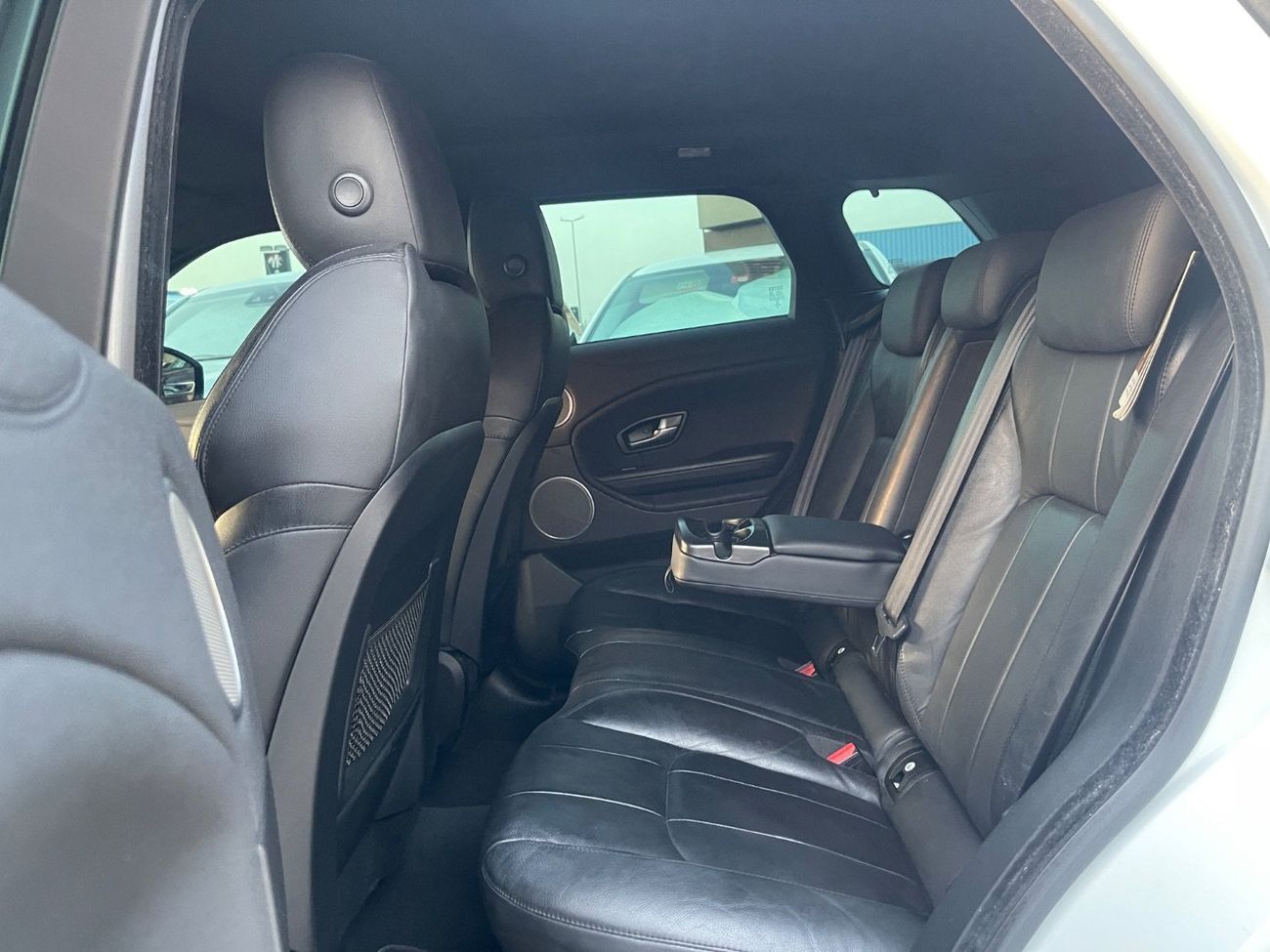 لاند روفر رانج روفر إيفوك Dynamic 2.0L (5 Door)