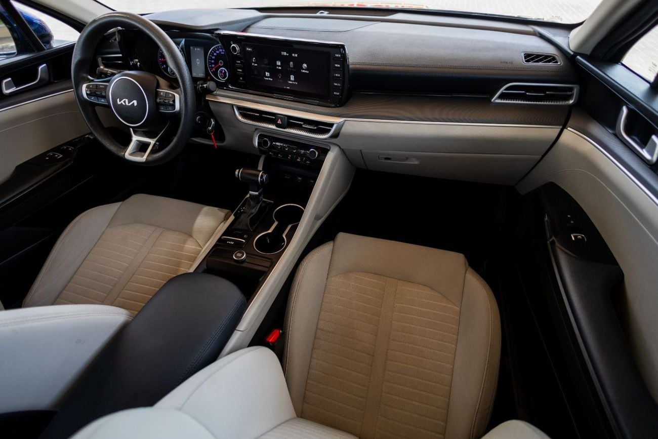 كيا K5 2.0L LX Kia K5 2023 GCC under Agency Warranty with Flexible Down-Payment.