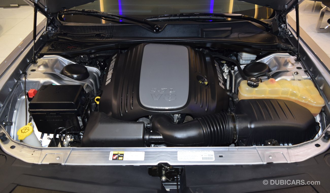 Dodge Challenger R/T 5.7-litre V8