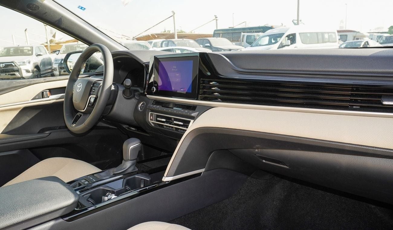 Toyota Camry LE  HEV 2.5L Hybrid