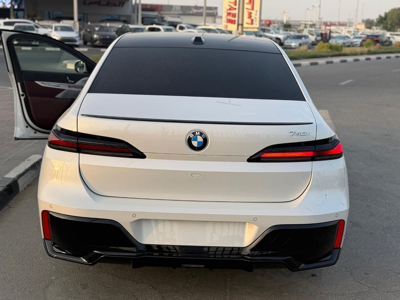 بي أم دبليو 740i MASTERCLASS M SPORT PACKAGE بي إم دبليو 740i بمحرك V6 سعة 3.5 لتر موديل 2025 كاملة المواصفات