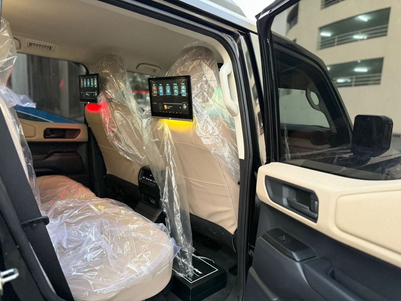 تويوتا برادو Adventure Dual Tone 2.4T