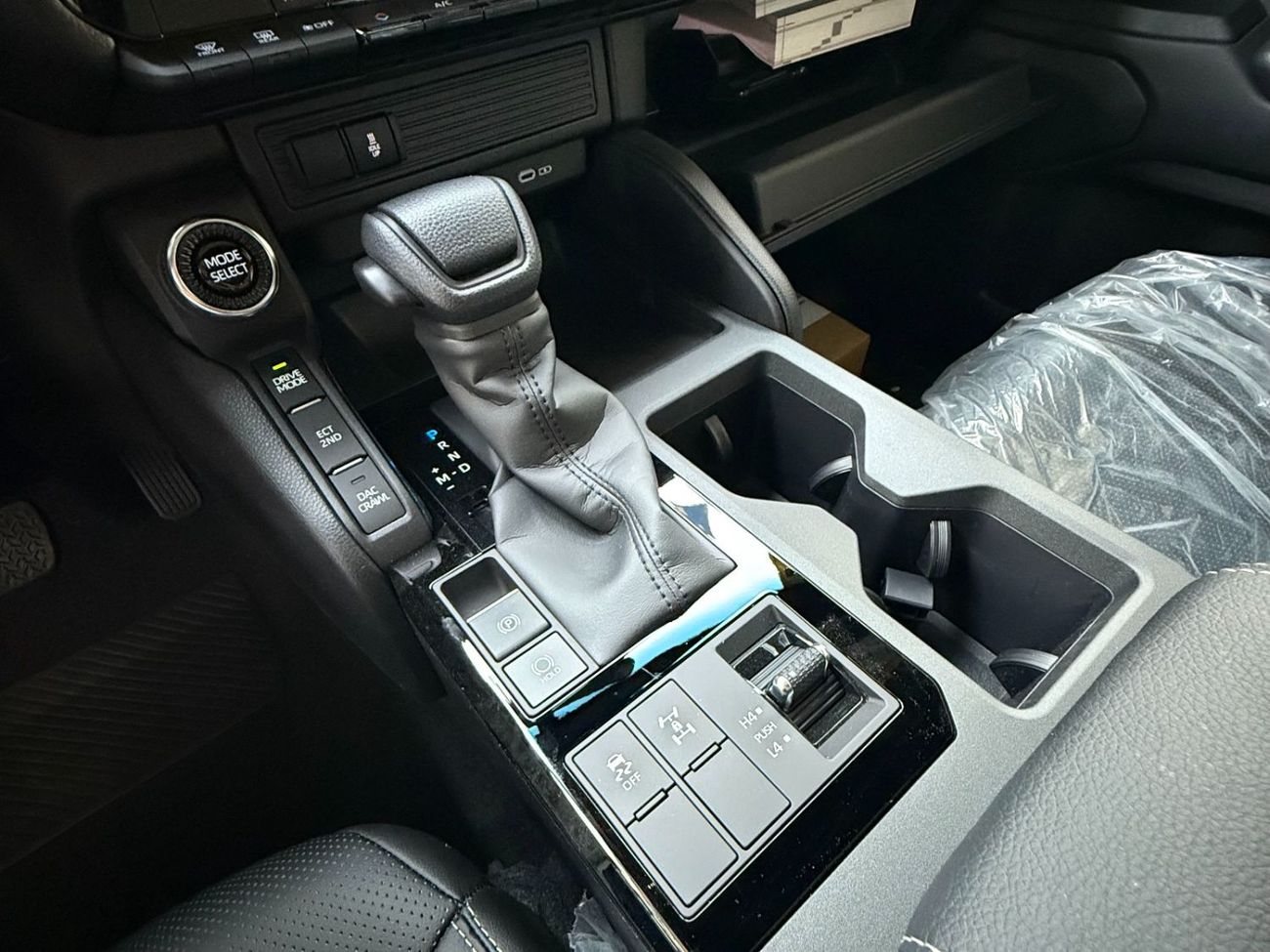 Toyota Prado 2.8 DIESEL 20 INCH ALLOY RIMS **التصدير فقط خارج الخليج**EXPORT ONLY**